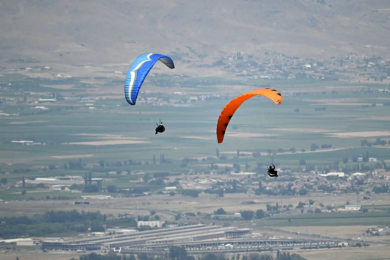 8 ülkeden 120 sporcu Tomarza ve Pınarbaşı üzerinde süzülecekler!