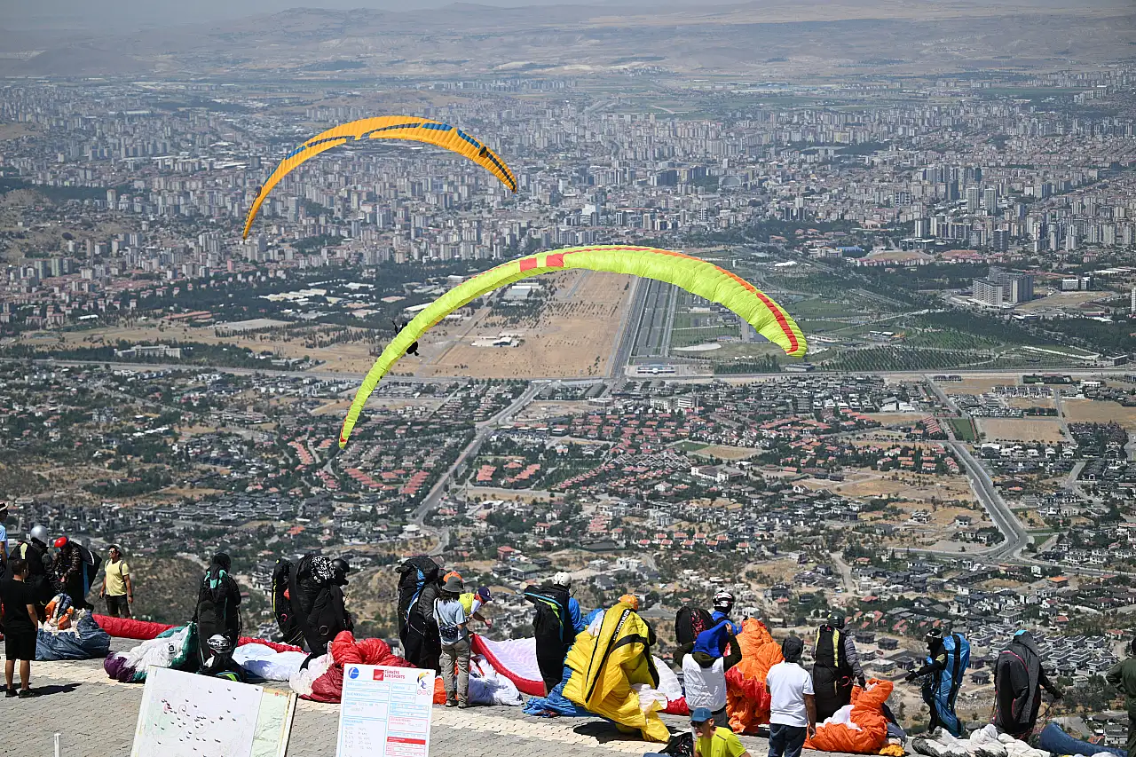 8 ülkeden 120 sporcu Tomarza ve Pınarbaşı üzerinde süzülecekler!