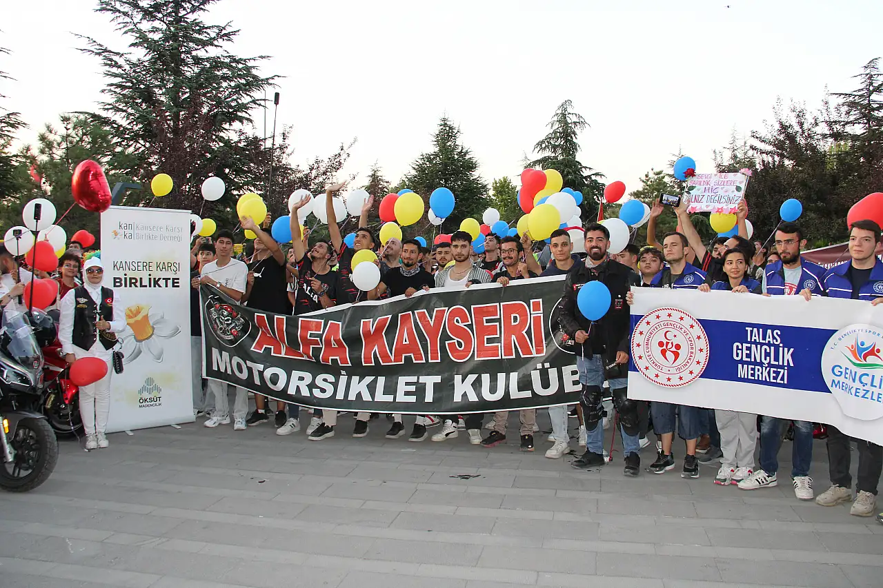 Kayseri'de yüzlerce balon umuda uçtu