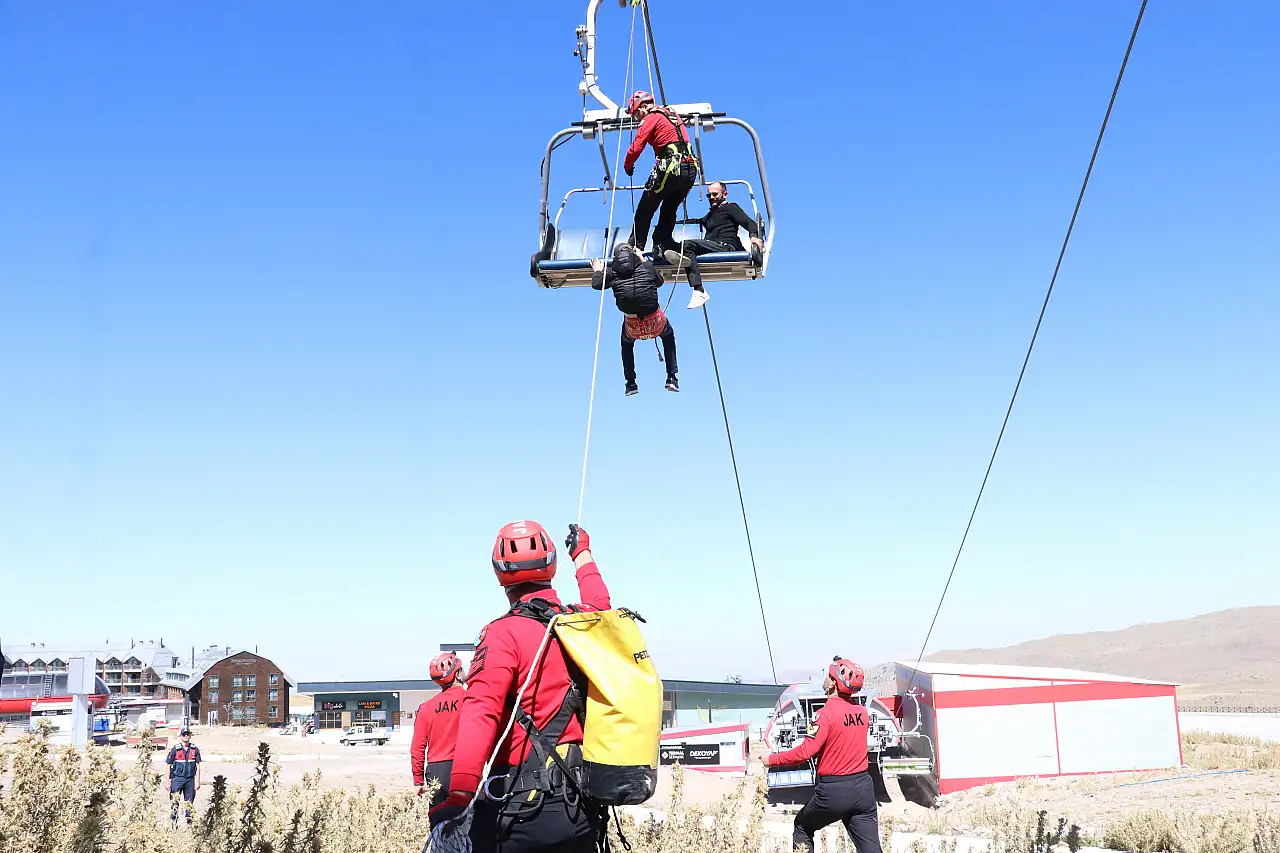 Erciyes'te arama ve kurtarma tatbikatları sürüyor