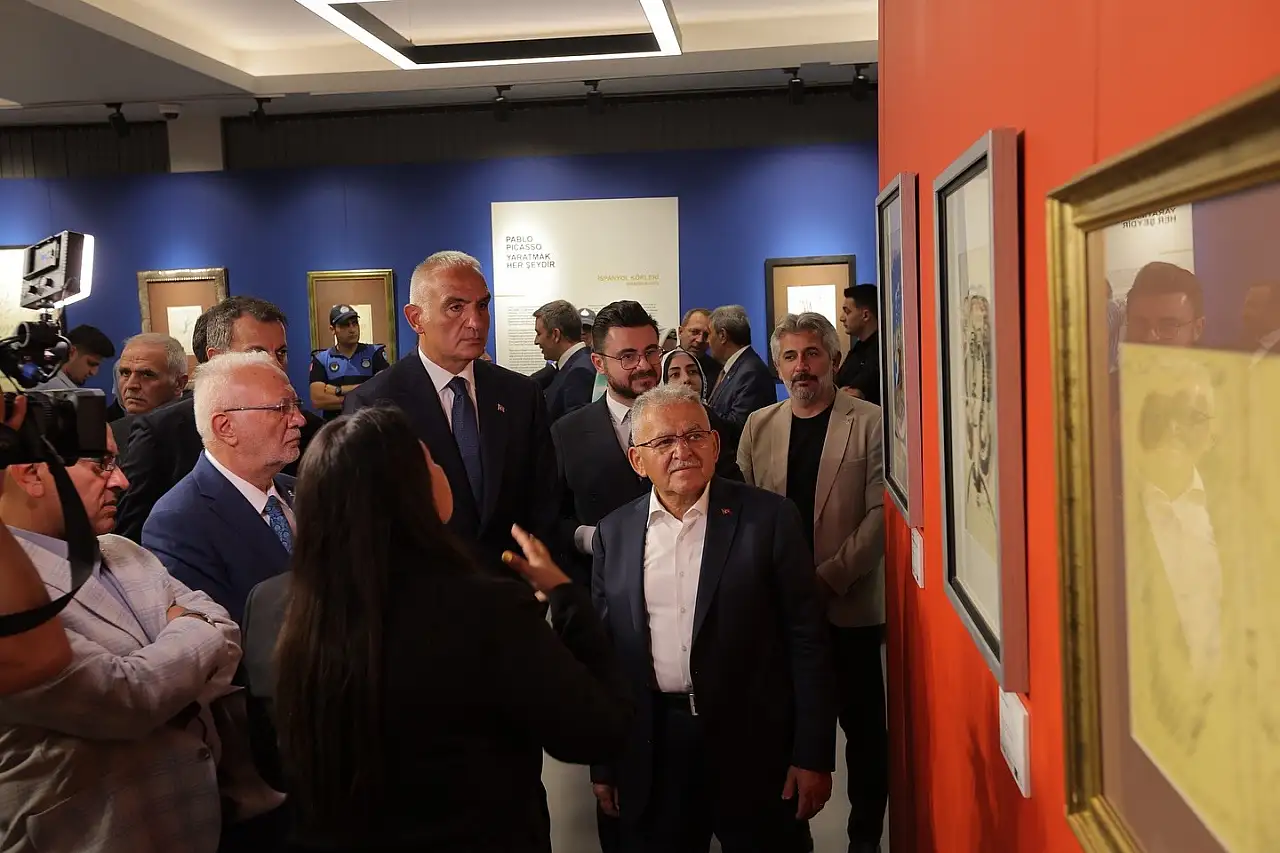 Başkan Büyükkılıç, şehrin gastronomi kalbini Bakan Ersoy'a tanıttı