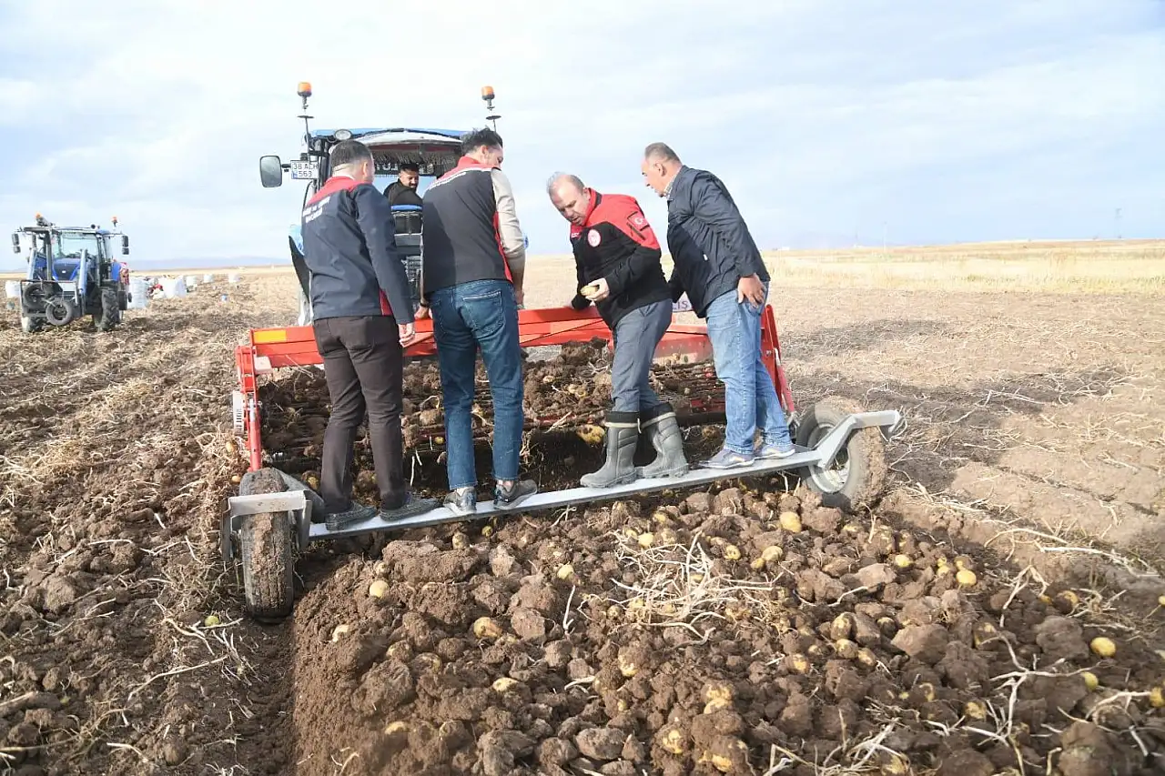 Kayseri'de kovalar havada uçuştu! Kovaları kim, neden attı?
