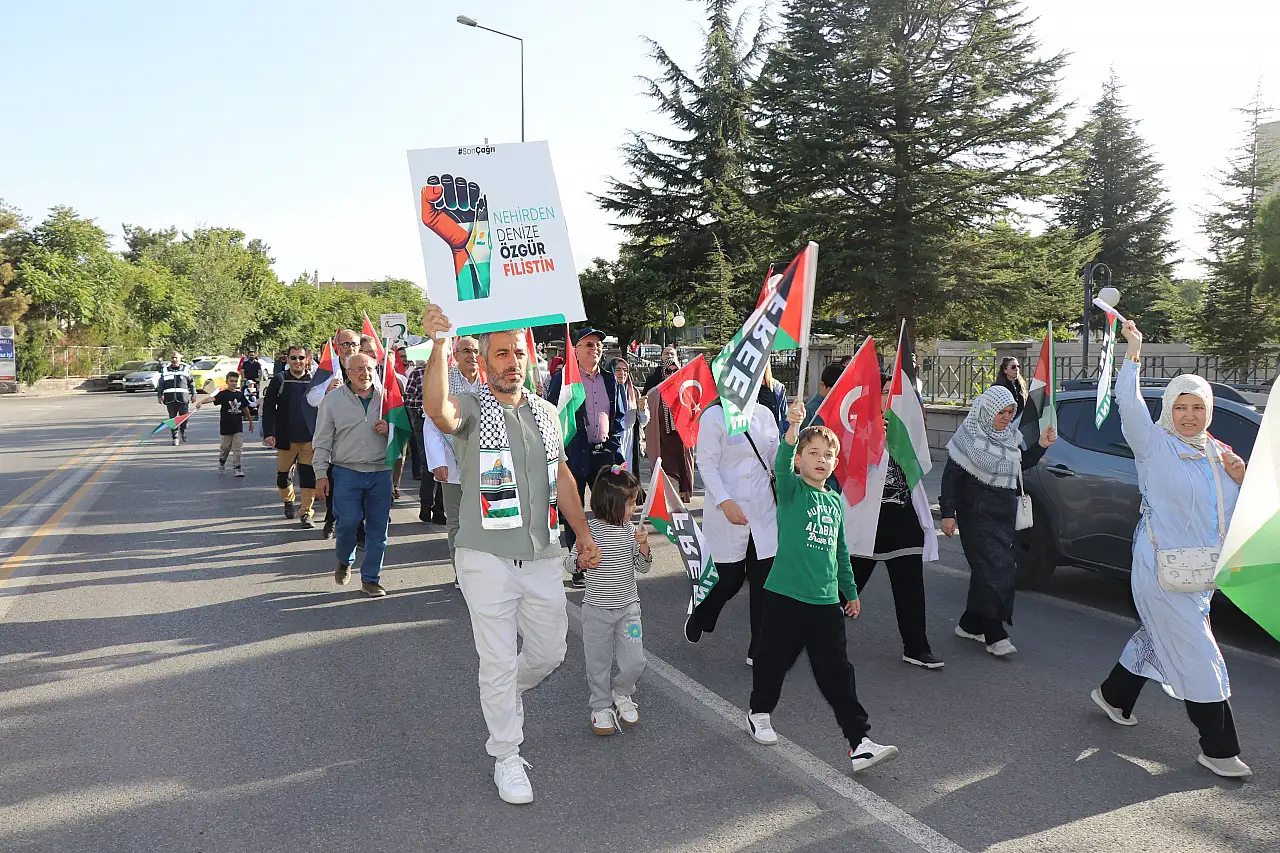 Gazze'de çocuk olmak: 'Doktor amca, bacağım bir daha çıkar mı?'