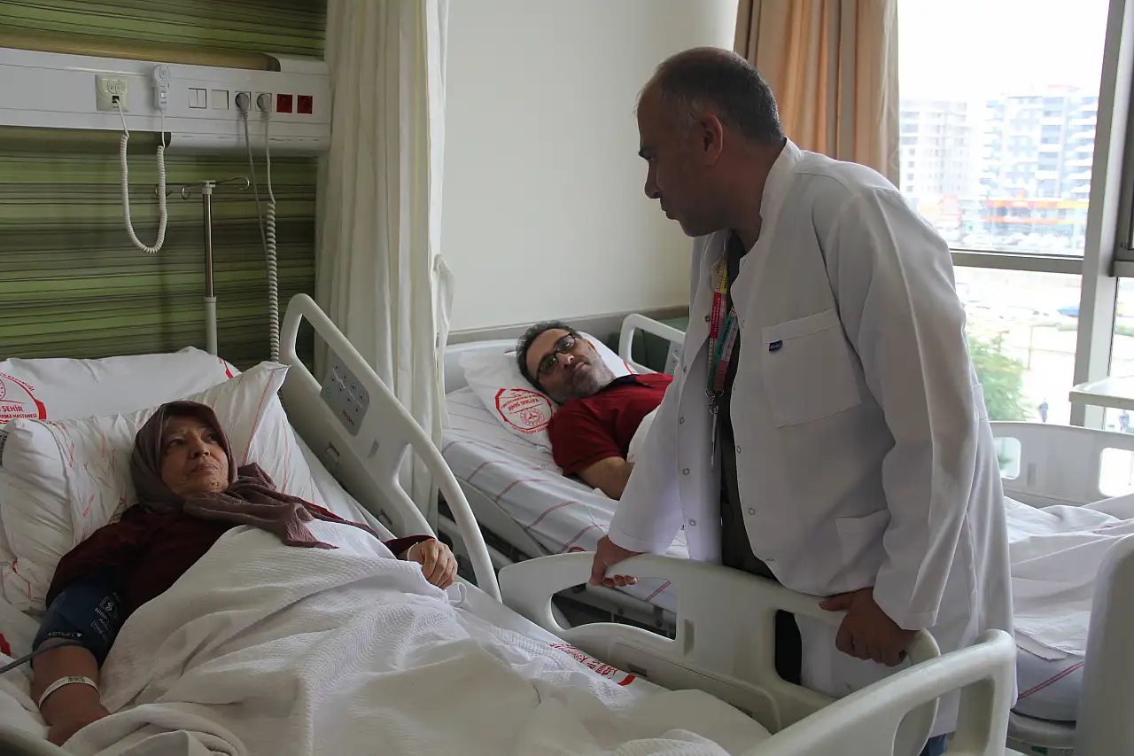 Anne ve oğul 5 gün arayla kalp krizi geçirdi ve aynı gün...