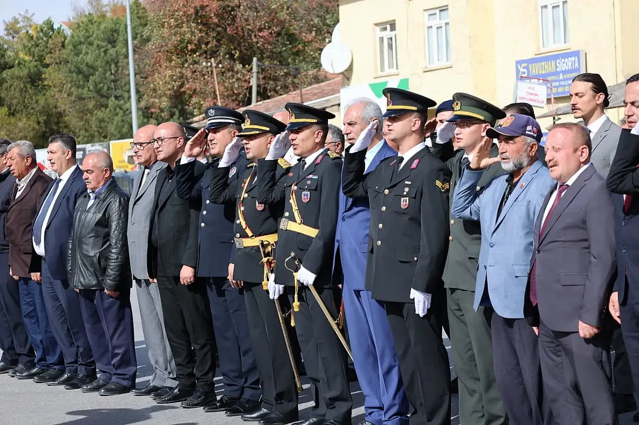 Bünyan'da çelenk sunma töreni yapıldı!