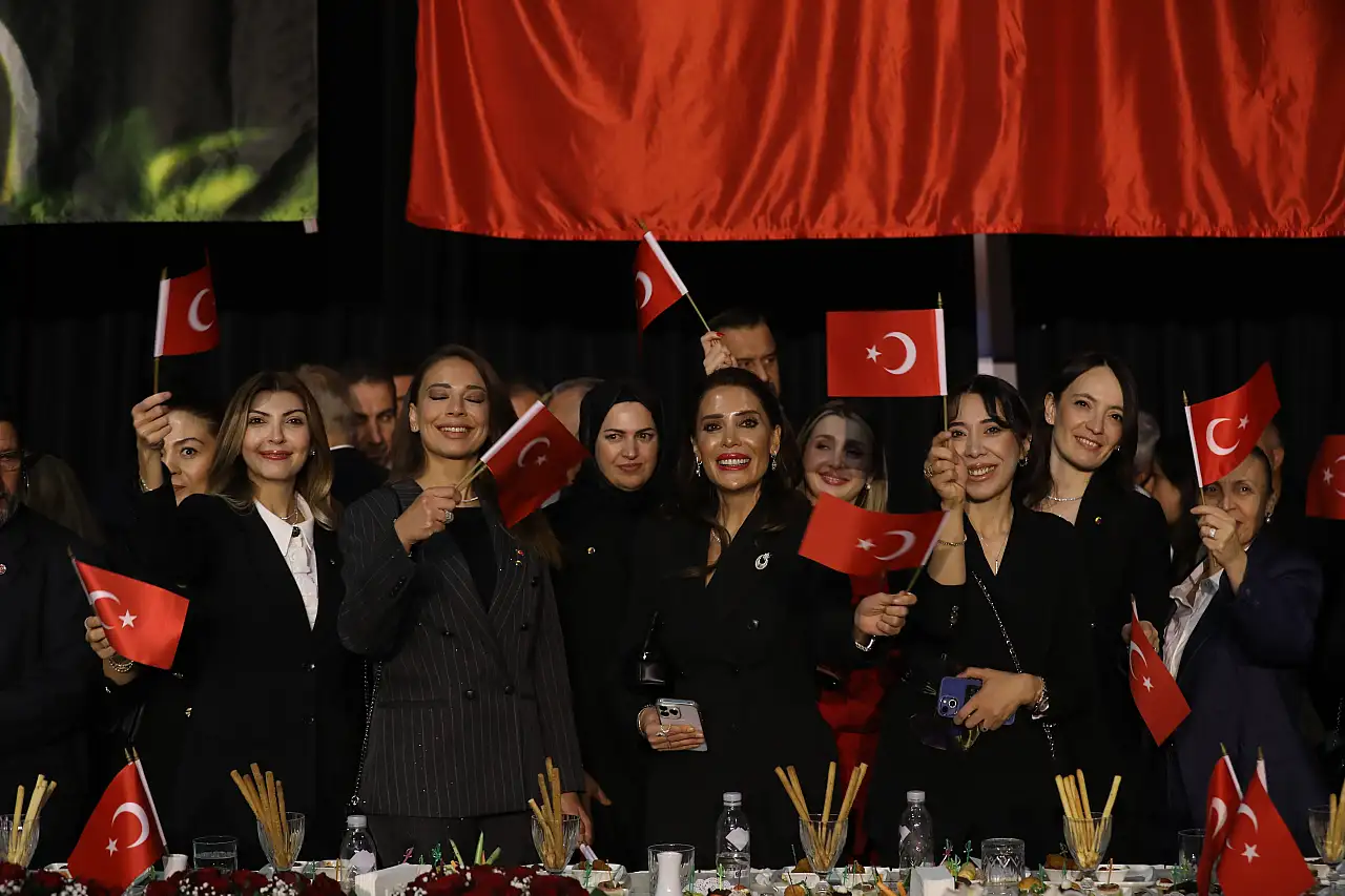 Vali Çiçek: Türk milletinin çelik iradesi dimdik ayaktadır