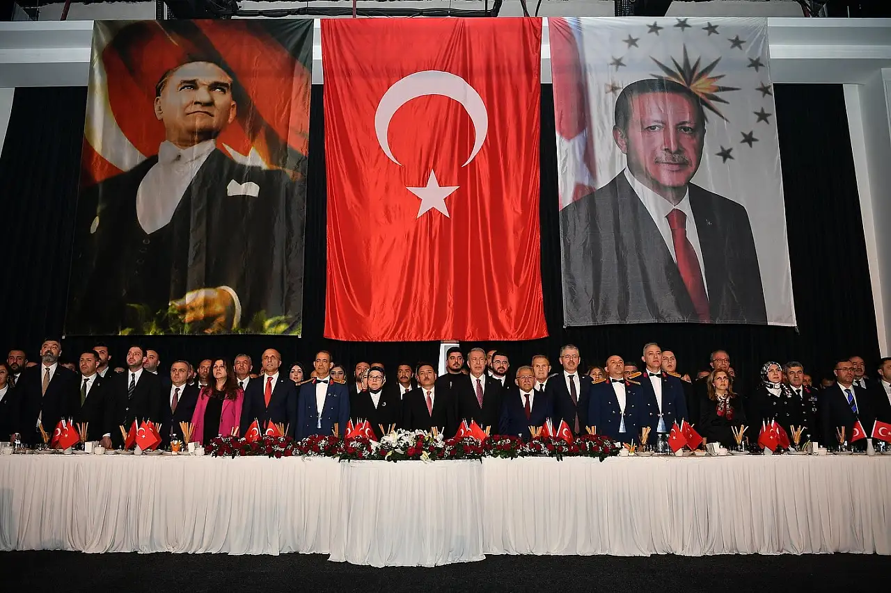 Kayseri'de Cumhuriyet Bayramı coşkusu! Başkan Büyükkılıç'da resepsiyona katıldı