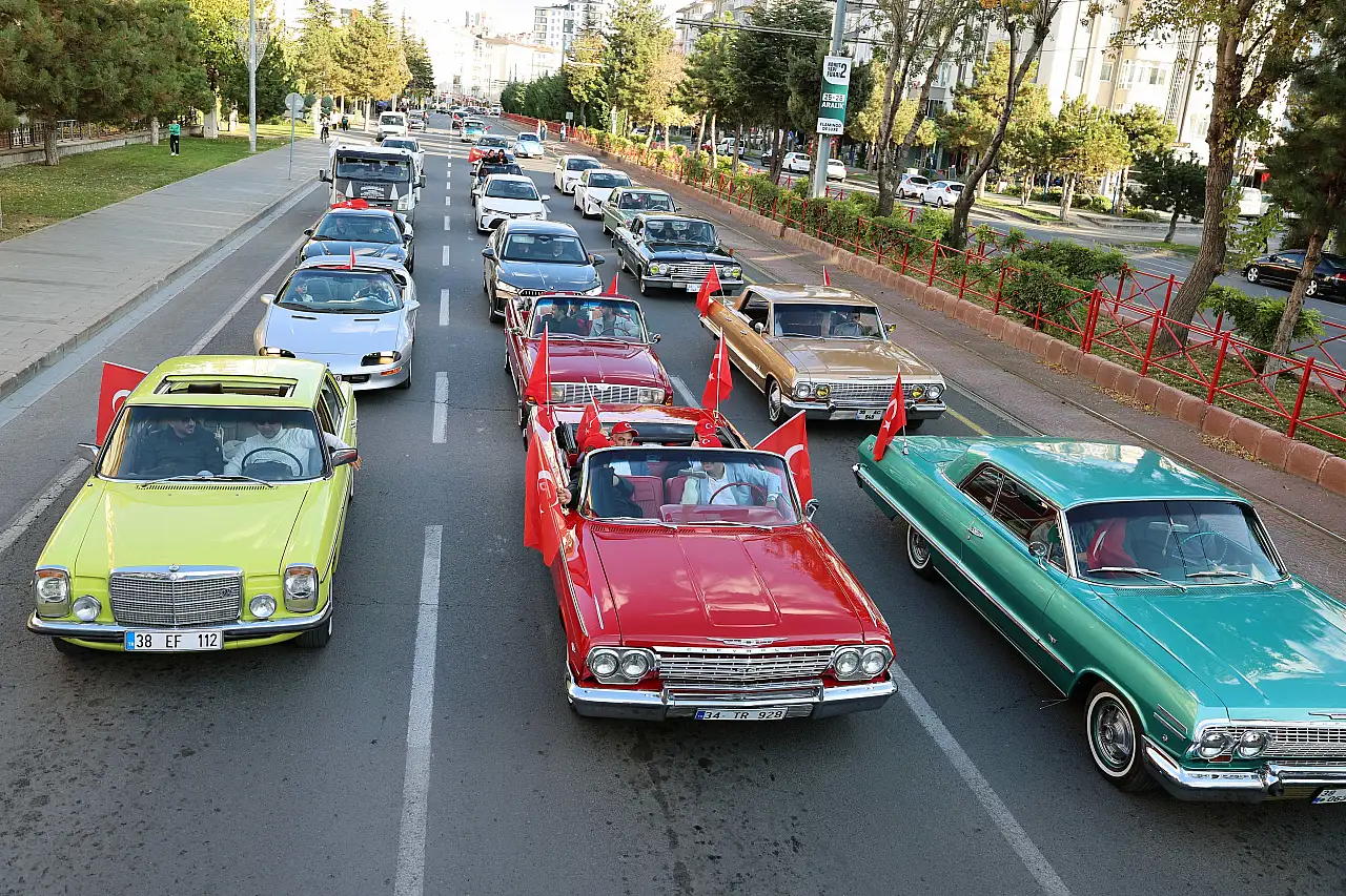 Klasik araçlar Cumhuriyet için yola çıktı