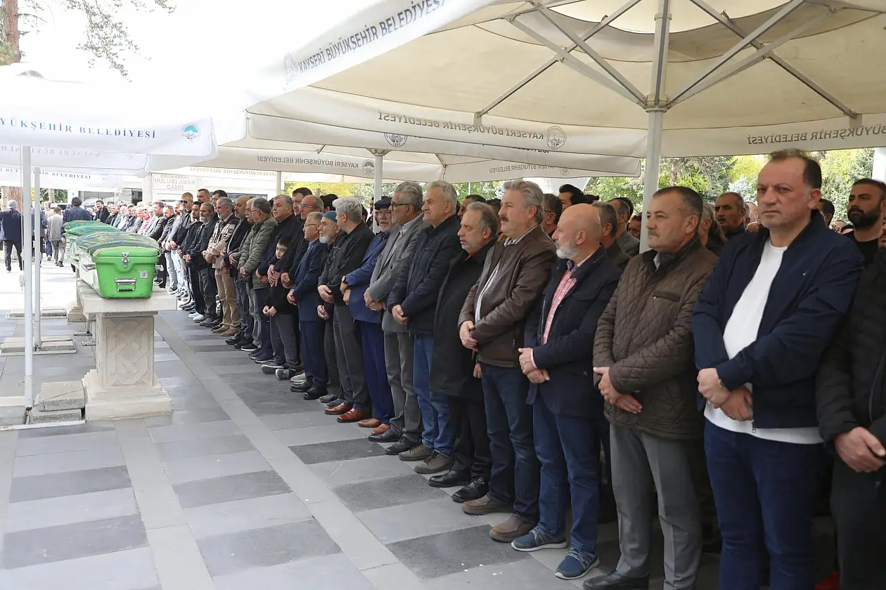 Gazeteci Azim Deniz'in babası son yolculuğuna uğurlandı!