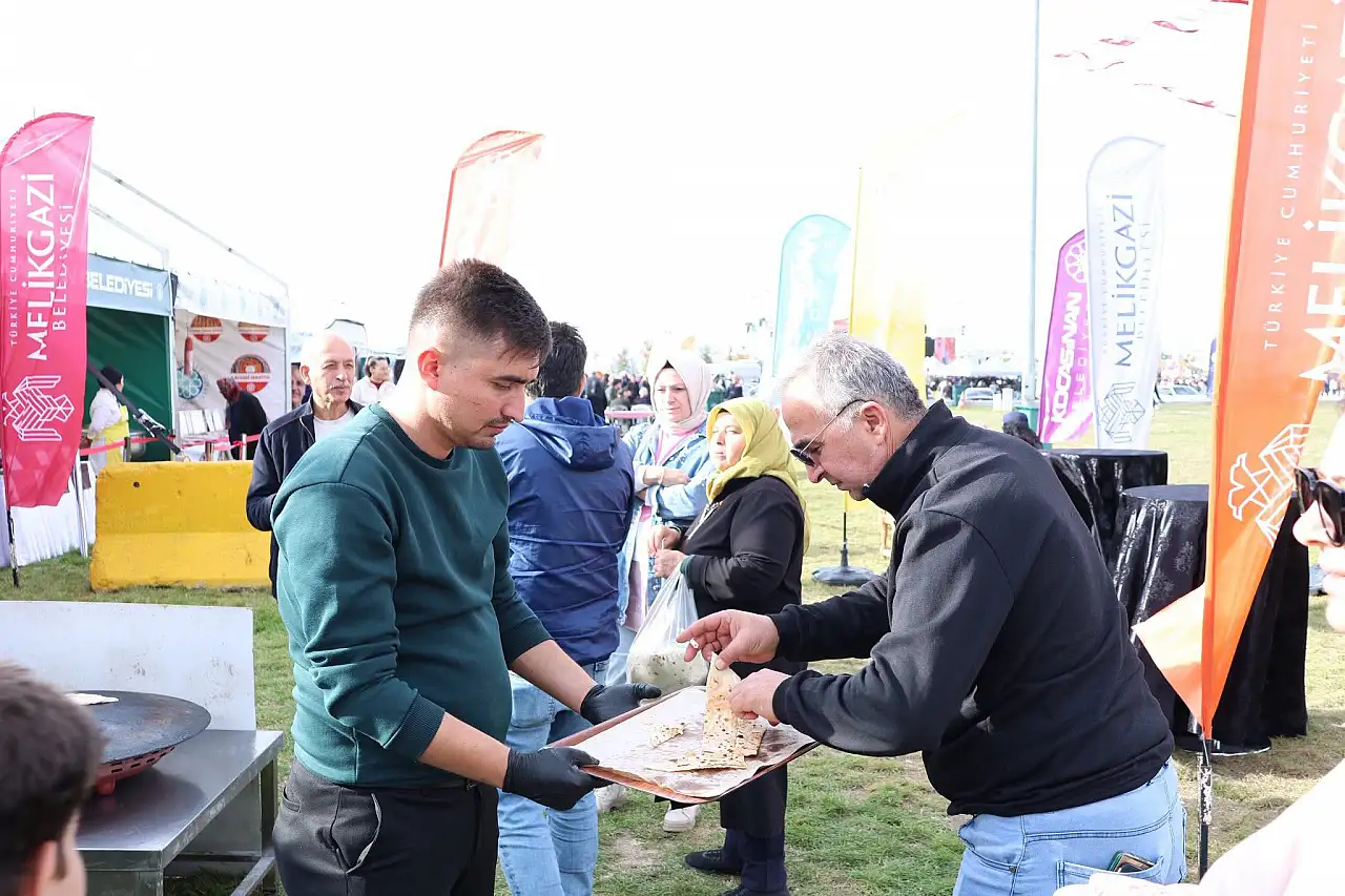 Gastronomi Festivali'nde o stant dikkat çekti! 5 bin paket dağıtıldı!
