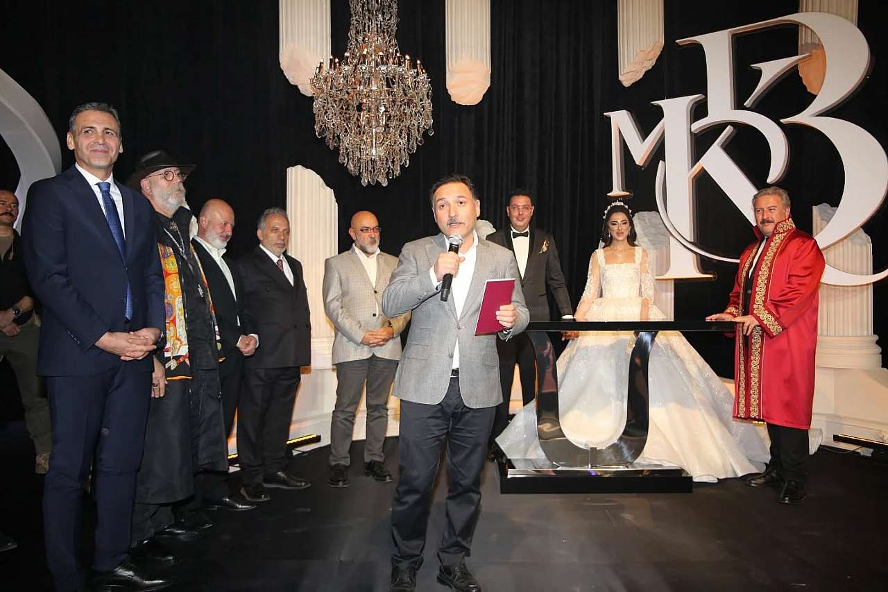 Kayserili iş insanı evlendi! Ünlü şarkıcı düğünde sahne aldı