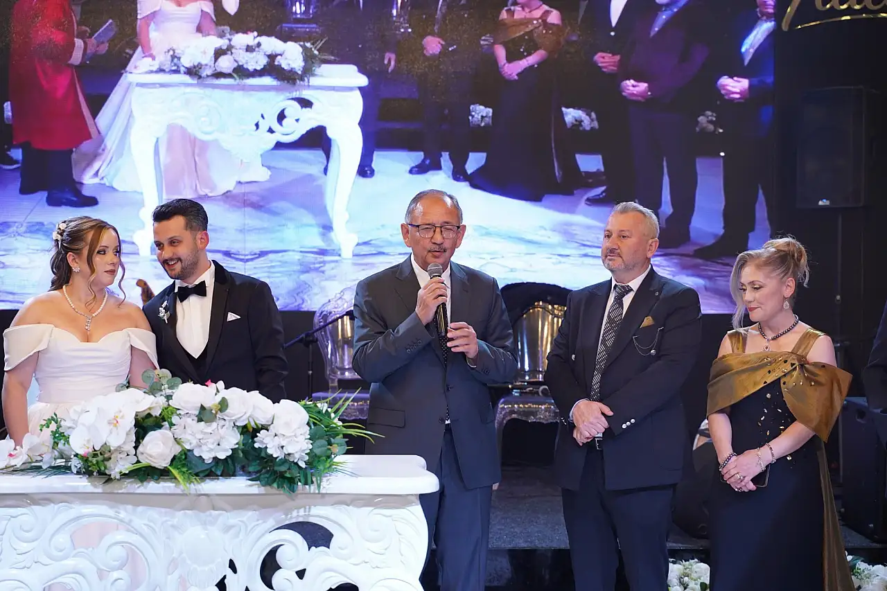AK Parti Kayseri teşkilatı bu düğünde buluştu! Eski Bakan Özhaseki de katıldı