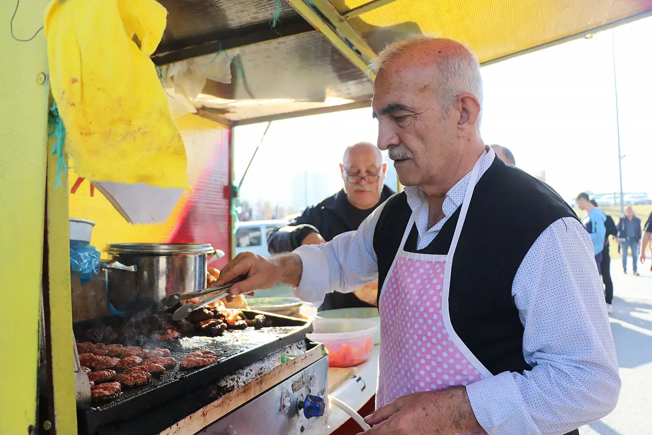 Kayserisporlu eski futbolcu köfteci oldu