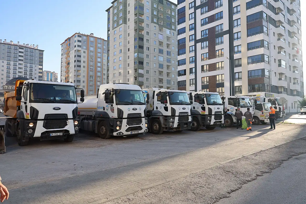 Türkiye'nin en büyük 6. mahallesi baştan sona temizleniyor!