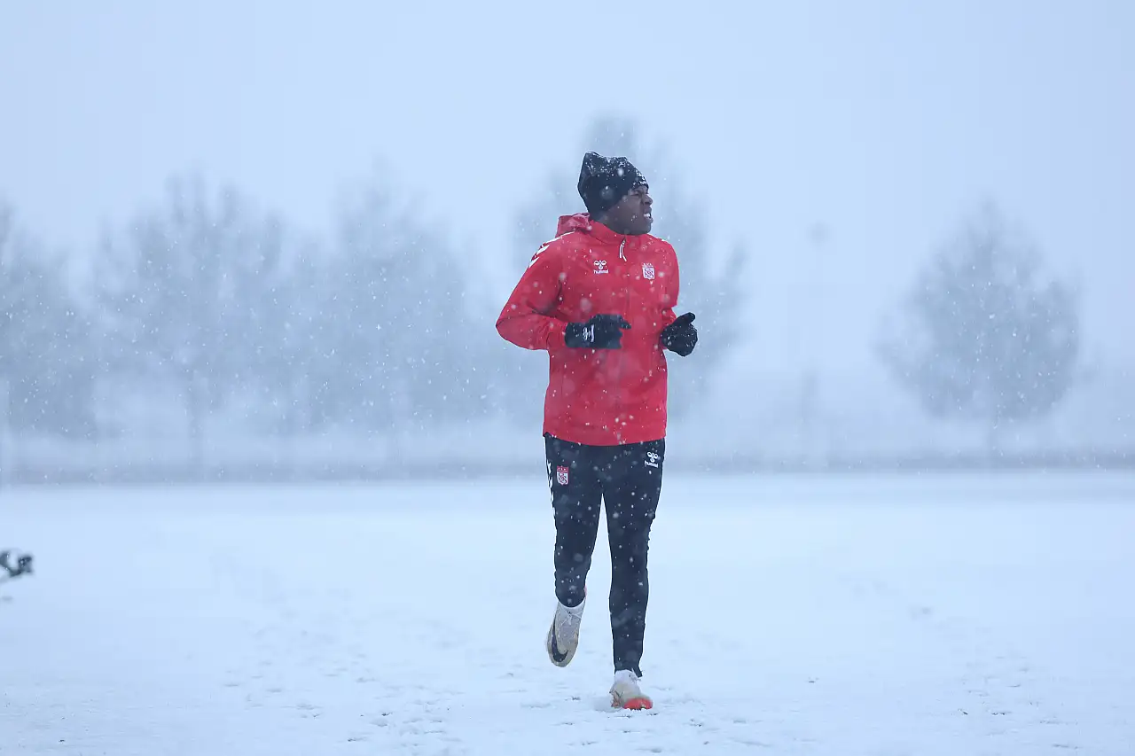 Kayseri'nin komşu iline lapa lapa kar yağdı!