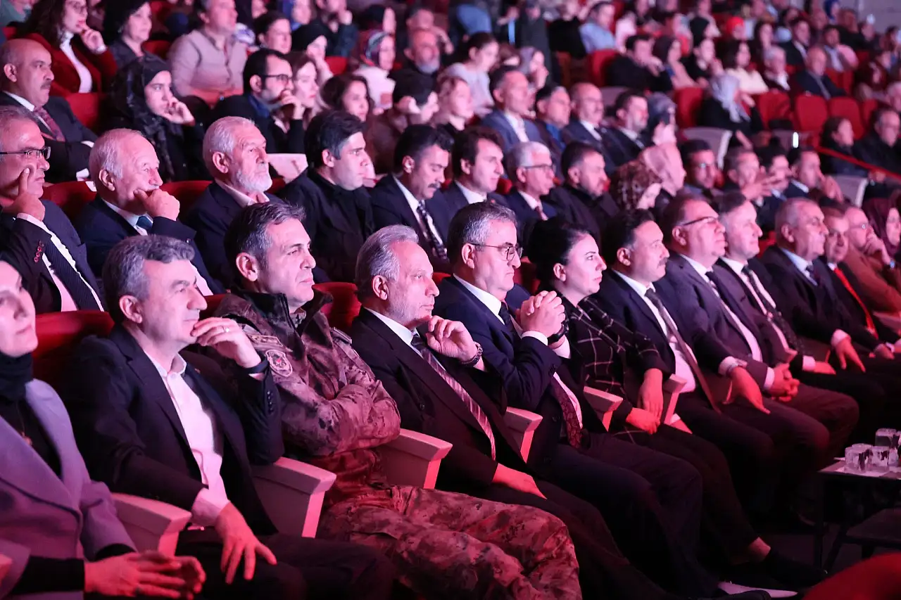 Müslüm Gürses'ten Neşet Ertaş'a Kayseri'de gönülleri ısıtan konser!