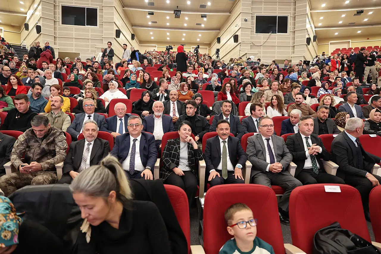 Müslüm Gürses'ten Neşet Ertaş'a Kayseri'de gönülleri ısıtan konser!