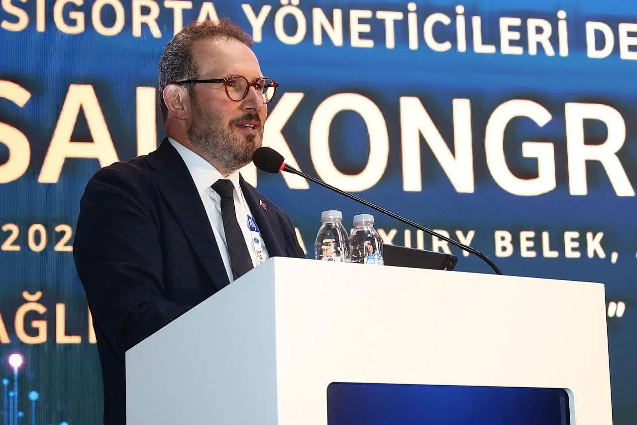 Prof Altun Antalya'da ERÜ'nün 'Sağlıkta Yenilikçi Öyküler'ini anlattı