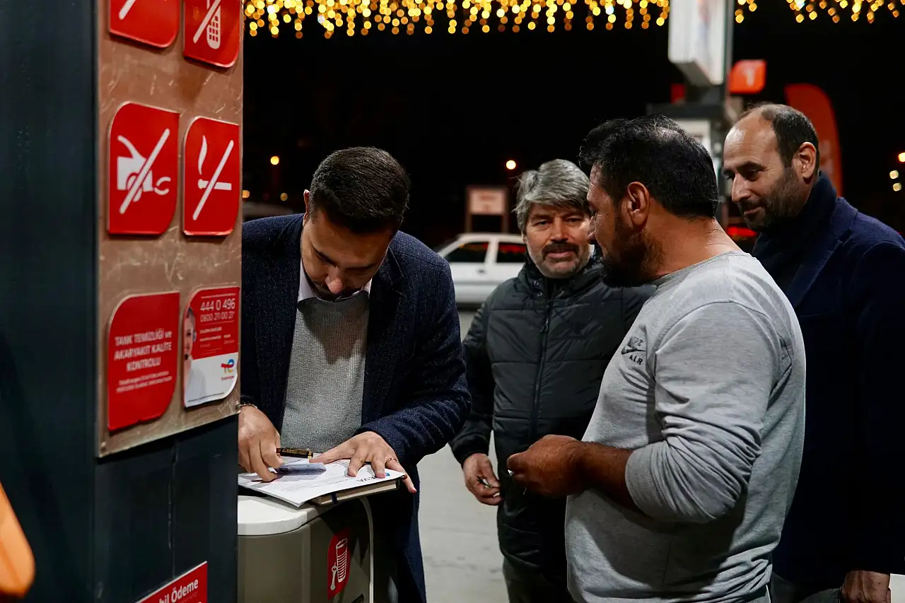 DEVA Partisi Kayseri teşkilatı gece mesaisi yaptı