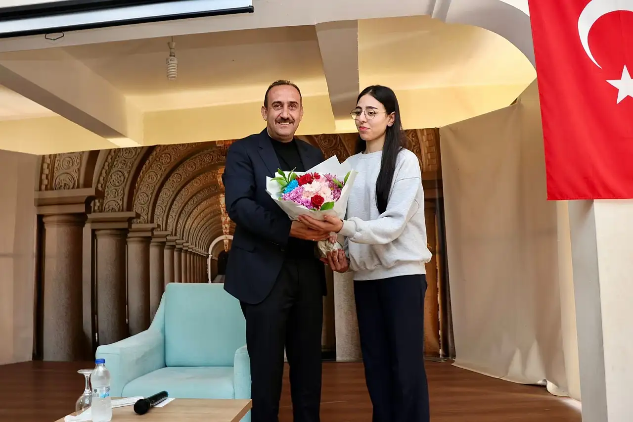 Kayseri'de öğrenciler sordu başkan cevapladı!