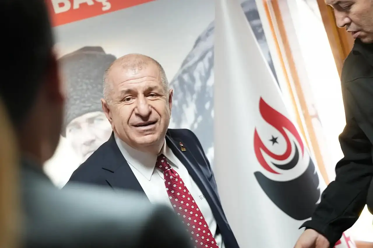 AK Partili Karayel'den, Zafer Partisi Lideri Özdağ'a: Zafer Partisi dediğimiz onun başındaki adam Babasını da tanırız, kendisini de iyi tanırız!