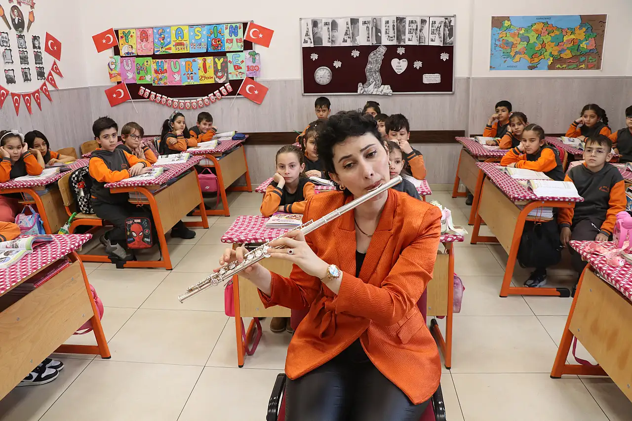 Dördüncü evre kanseri yenen Kayserili Öğretmen öğrencilerine kavuştu