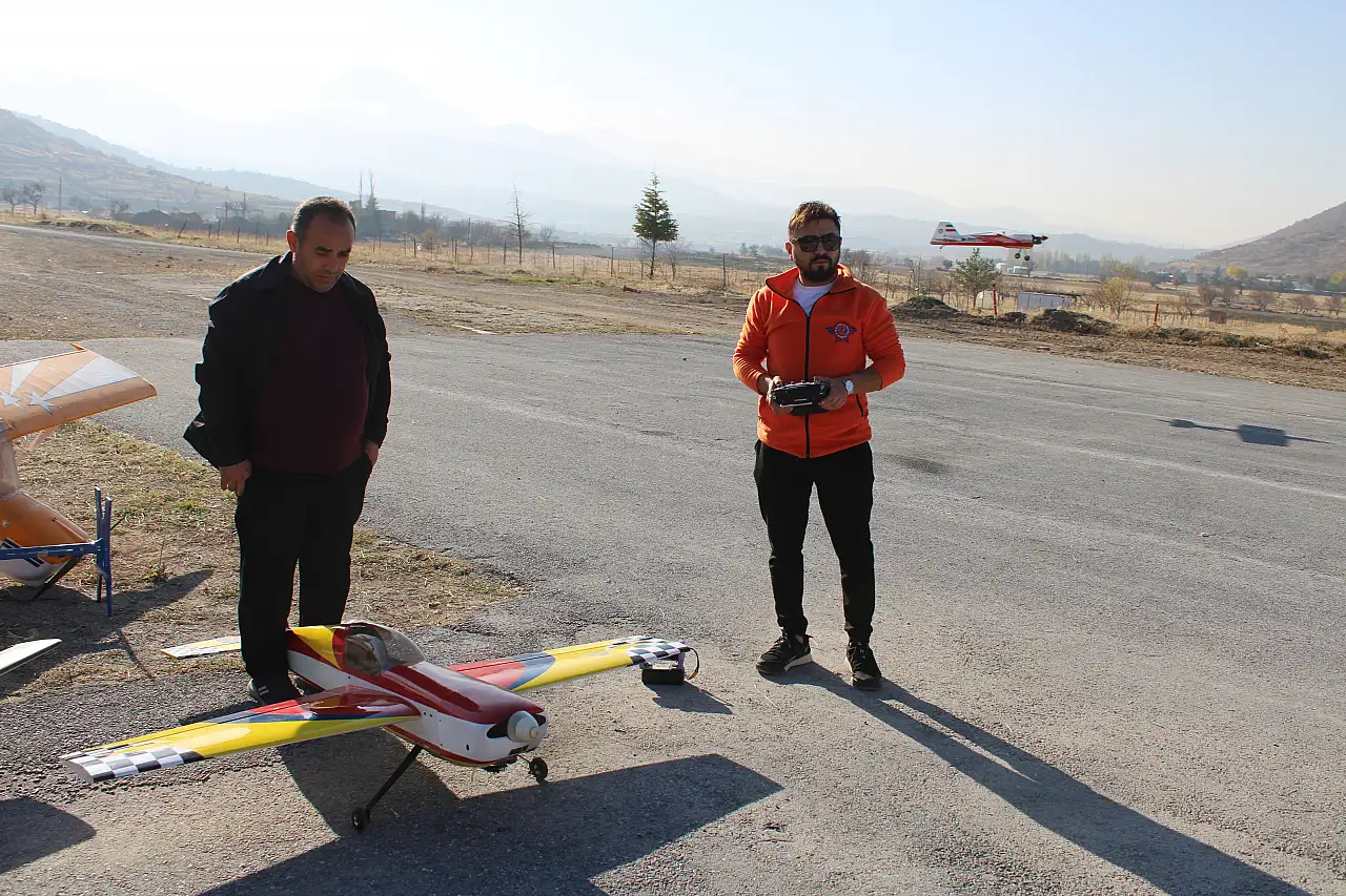 Kayseri'de üretilen model uçaklar gökyüzüne meydan okuyor