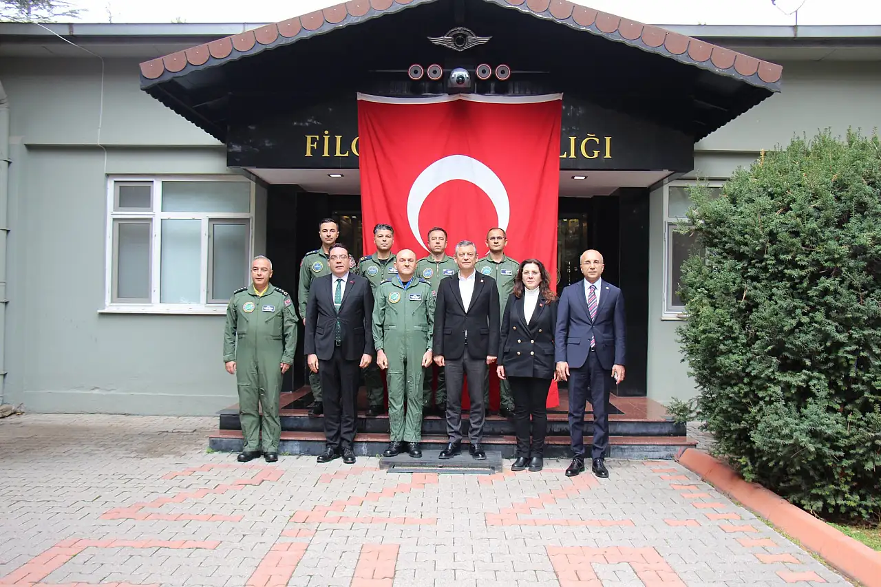 CHP Lideri Özgür Özel'den Kayseri'de dikkat çeken ziyaret! Yanında o iki isim de vardı