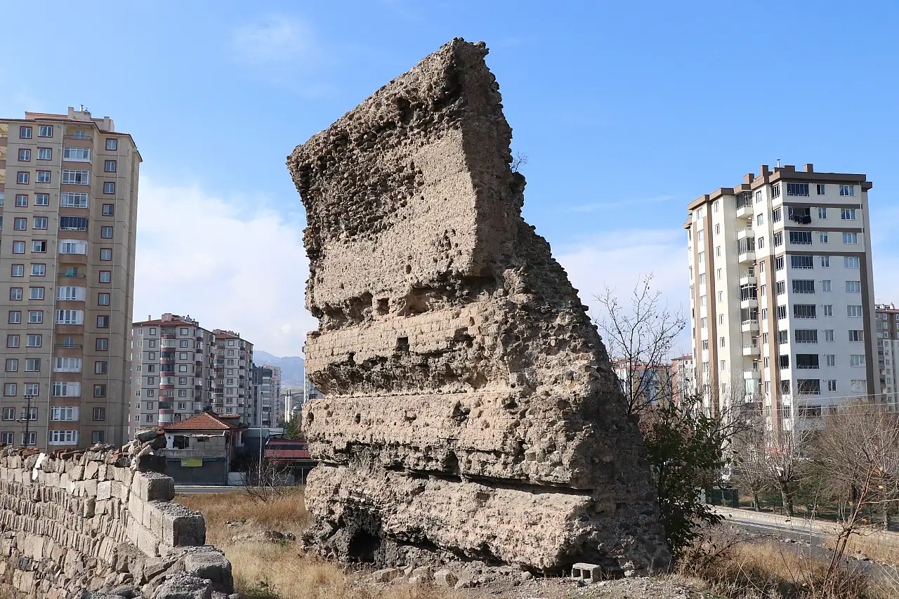 Dünyanın ilk hastanesi Kayseri'de!