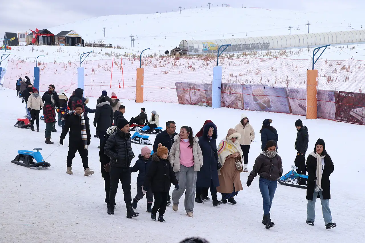 Sezon açıldı! Erciyes doldu taştı