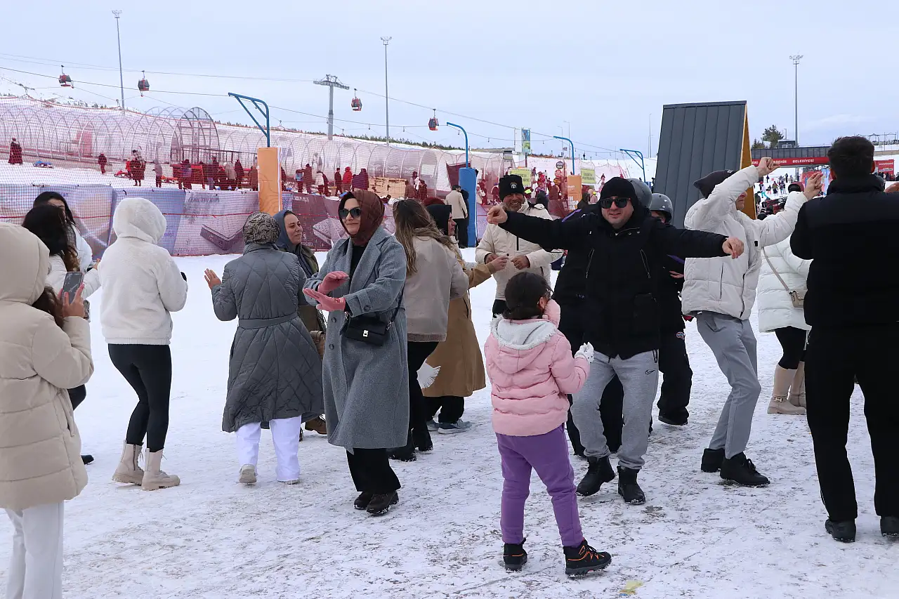 Sezon açıldı! Erciyes doldu taştı