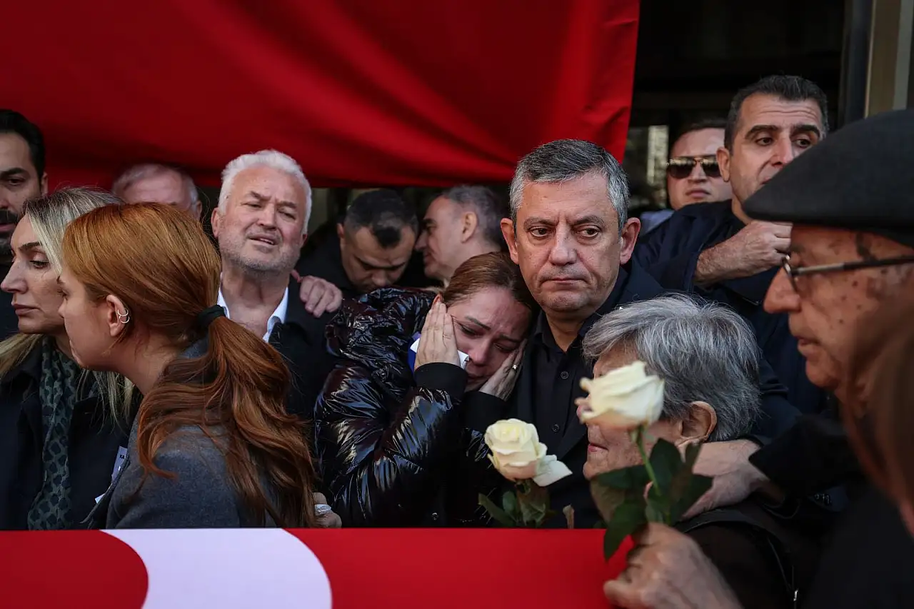 CHP'yi yasa boğan cenaze törenine İl Başkanı Özer de katıldı