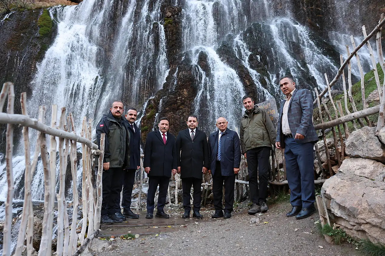 Kayseri Valisi, dünyanın en büyük ikinci şelalesinde!