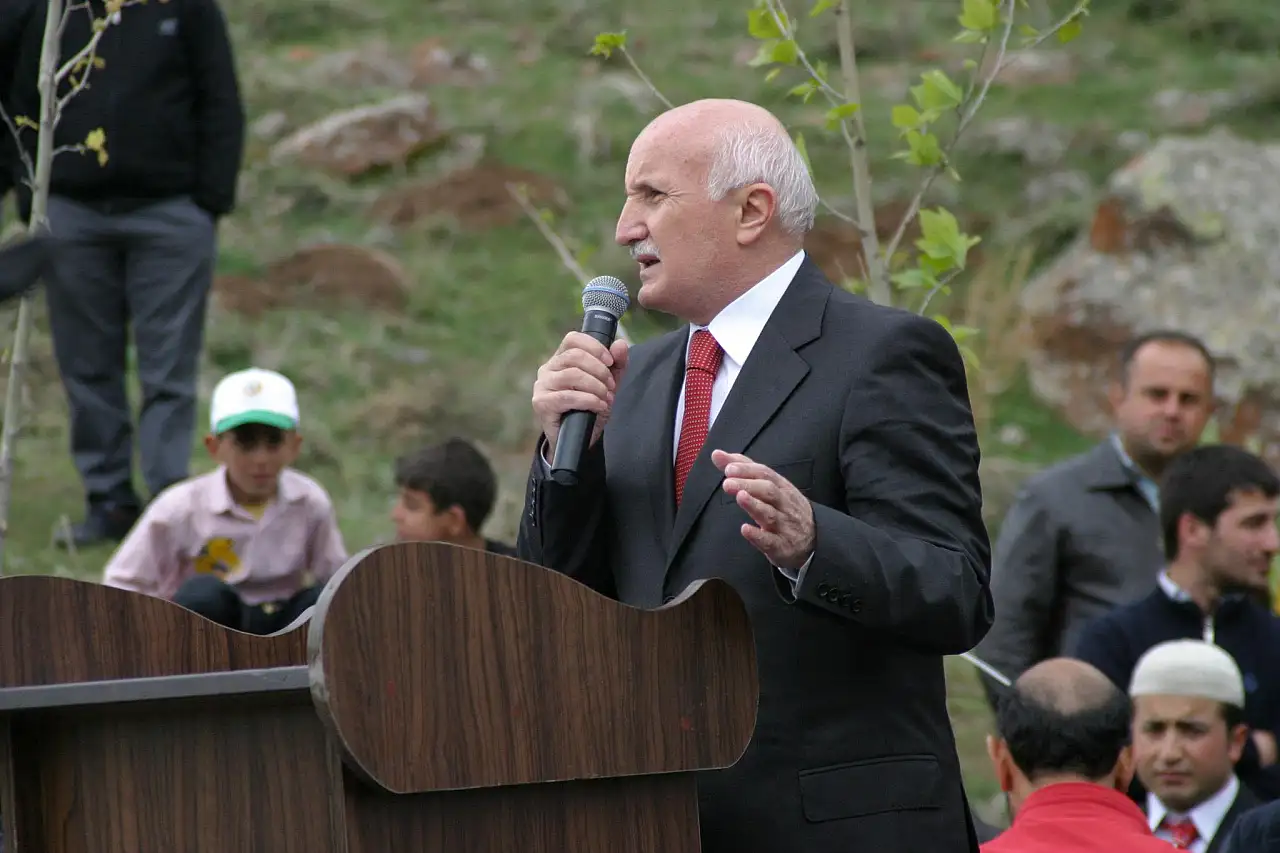 AK Partili Karayel'den, Zafer Partisi Lideri Özdağ'a: Zafer Partisi dediğimiz onun başındaki adam Babasını da tanırız, kendisini de iyi tanırız!