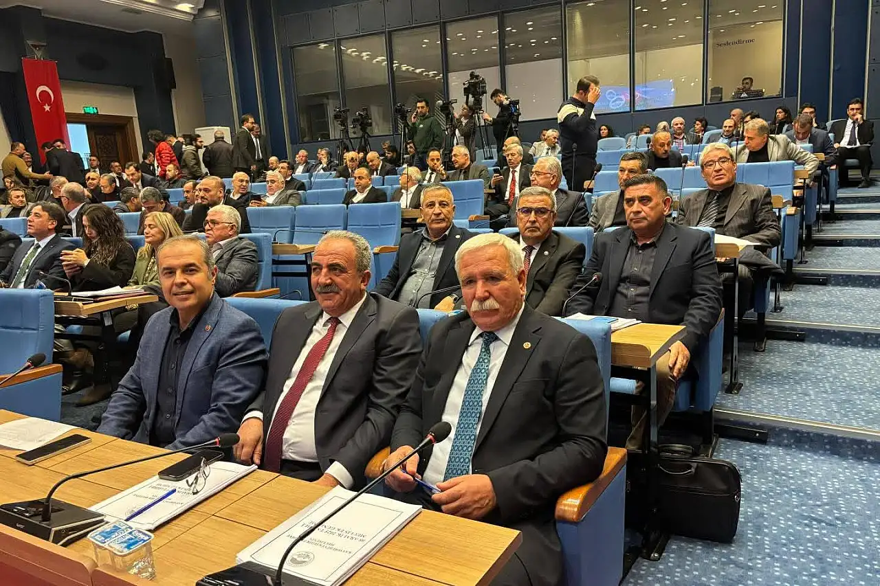 Kayseri'de 'Çekimser oy' tartışması alevlendi! O isme 'İstifa et' çağrısı: Yaptığı inşaatlar, sahibi olduğu arsalar incelenmeli!