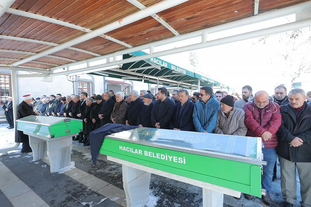 Özhaseki ve beraberindeki AK Partililer o ismi yalnız bırakmadı!