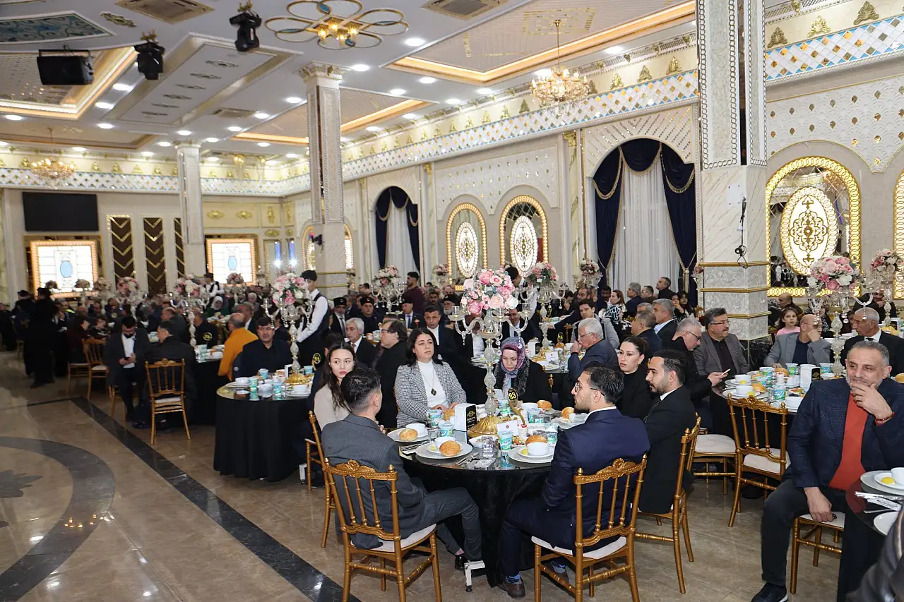 Kayserili Vali'ye 'Bu memleket sizi unutmayacak' diyerek veda edildi!