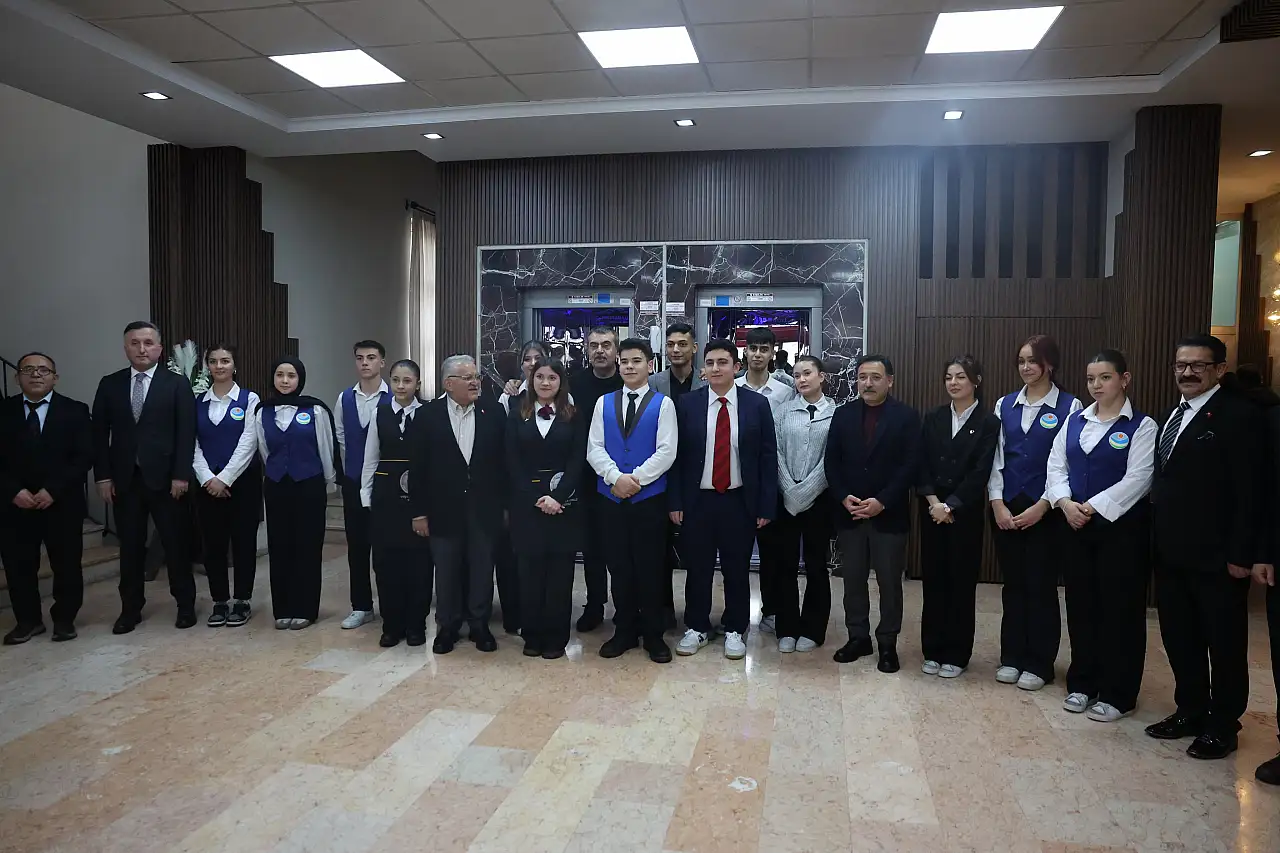 Kayseri protokolü Bakan'ı uğurladı!