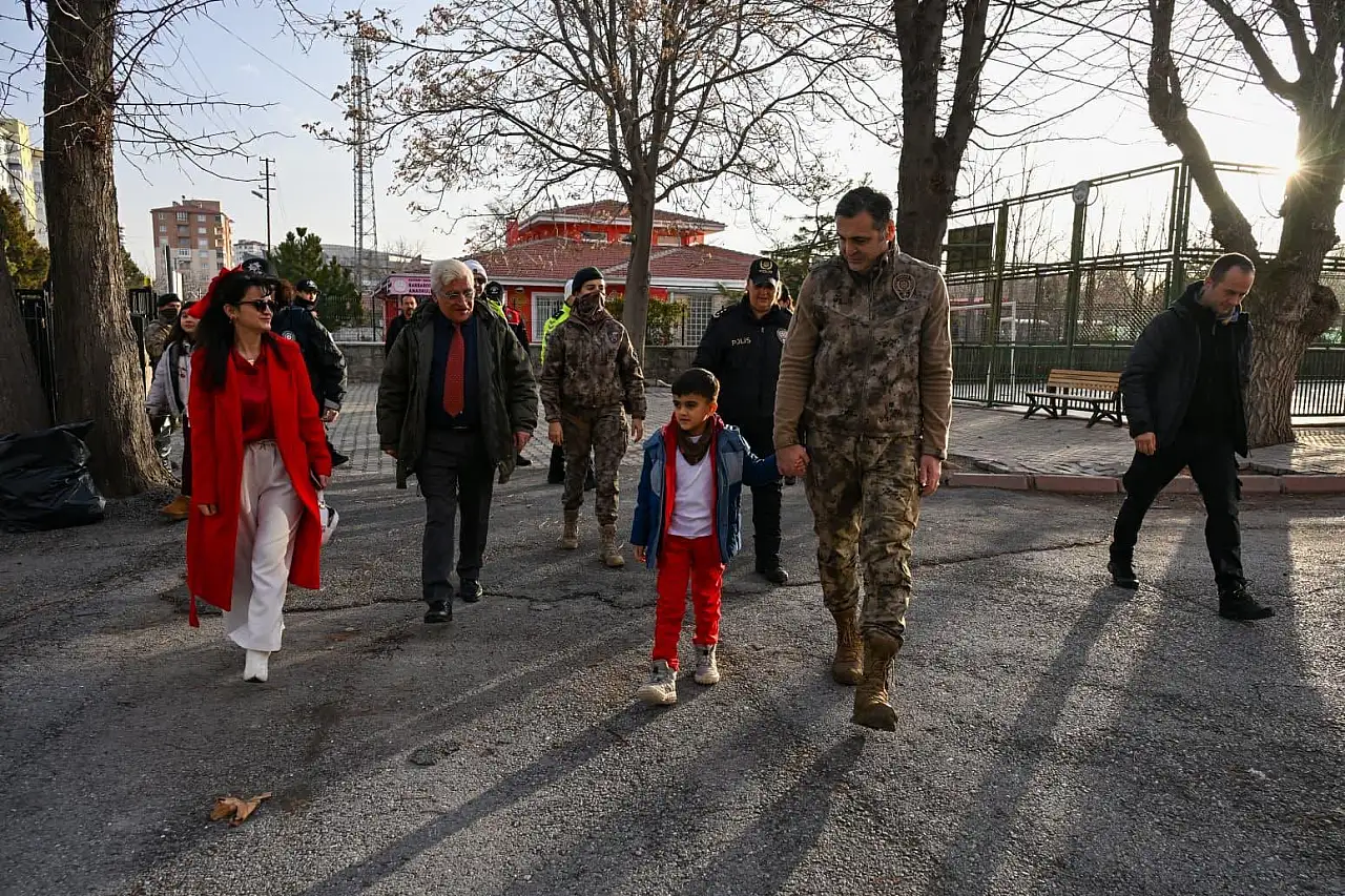 Atanur Aydın'dan yürekleri ısıtan vefa