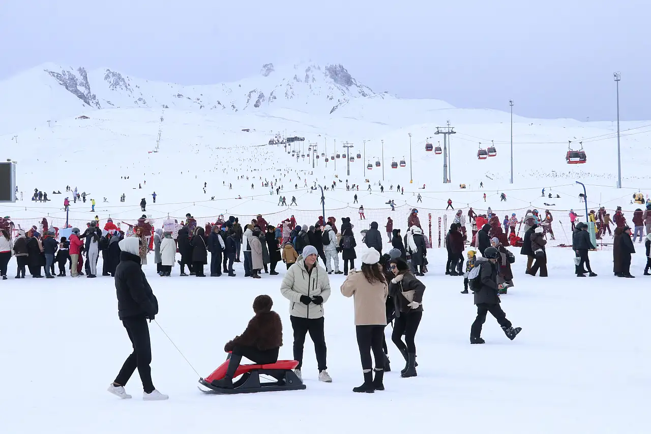 Erciyes'te kış turizmi zire yaptı