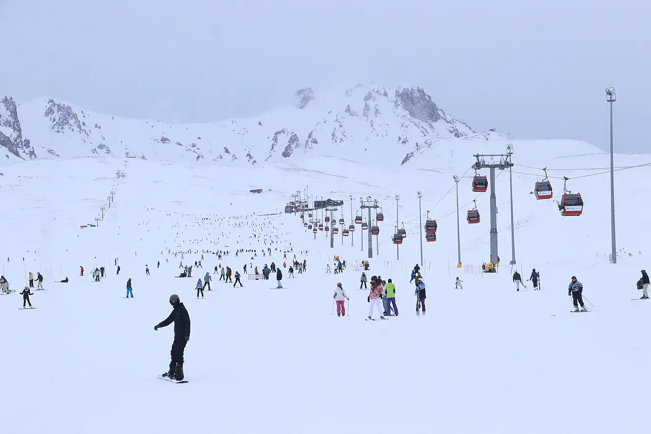 Erciyes'te kış turizmi zire yaptı