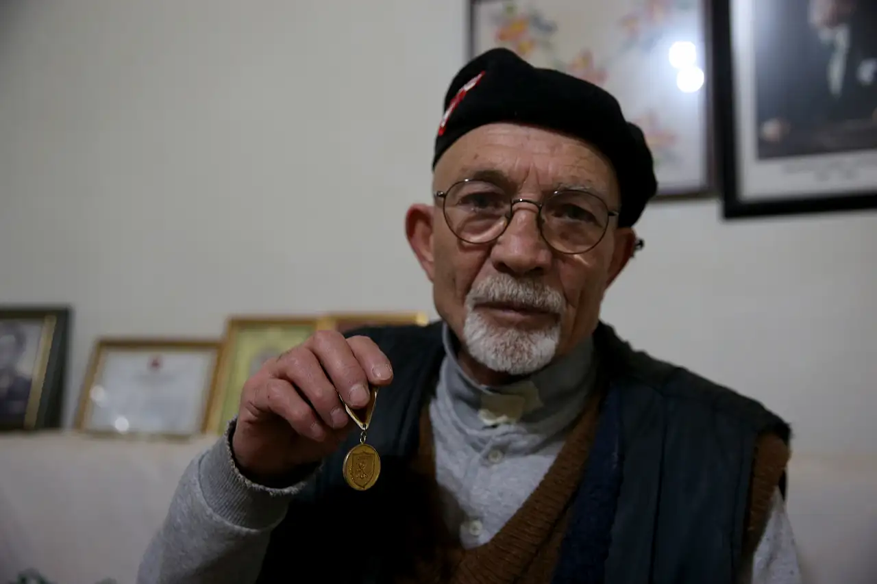 Kayseri'de 77 bin metrekarelik arazisini TSK'ya bağışlamıştı! Madalyaya gözü gibi bakıyor