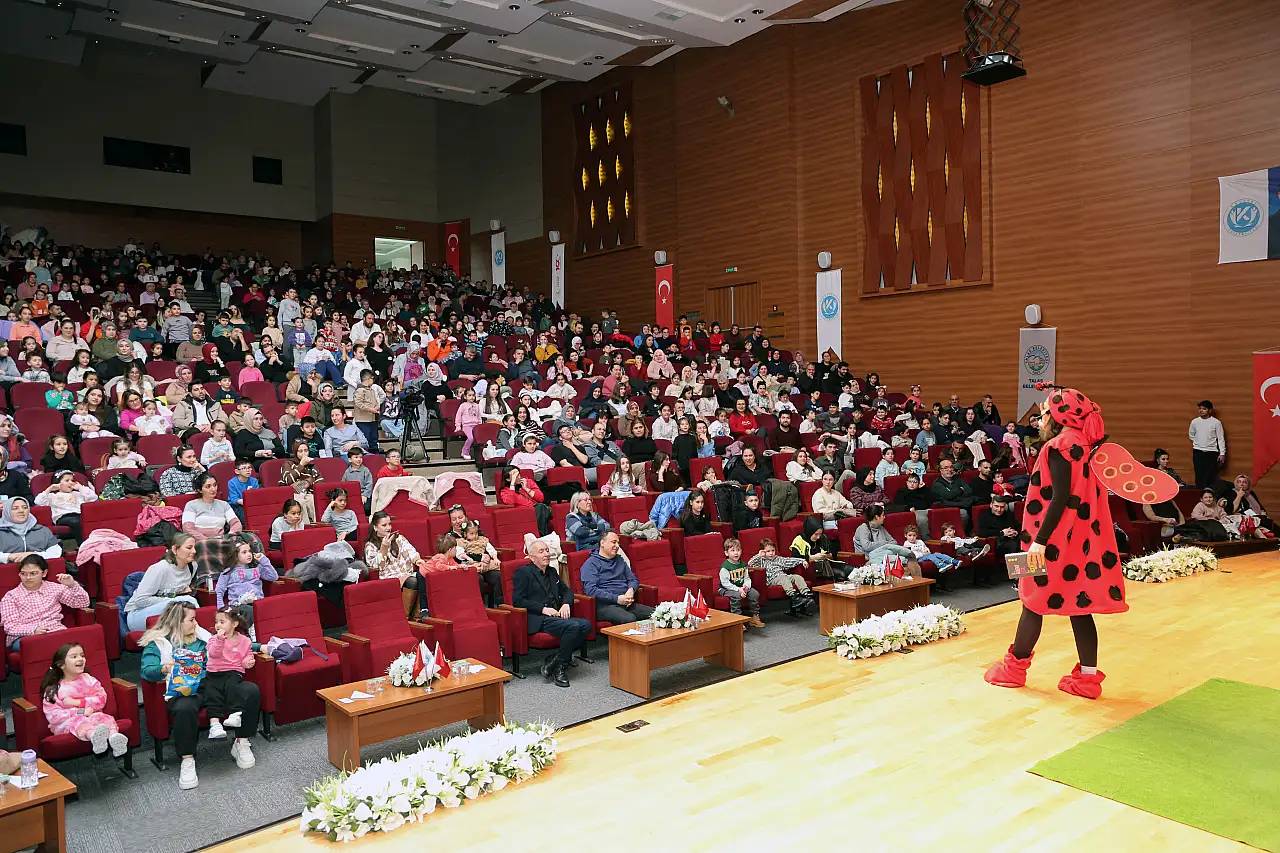 Başkan Amca'dan miniklere renkli sürpriz