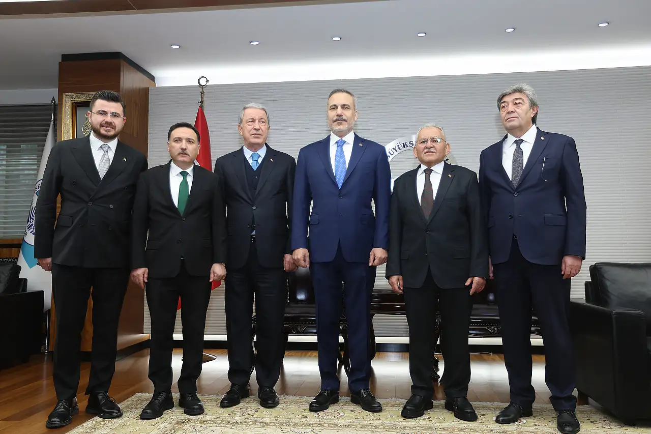 Dışişleri Bakanı Fidan, Valiliği ve Belediyeyi ziyaret etti!
