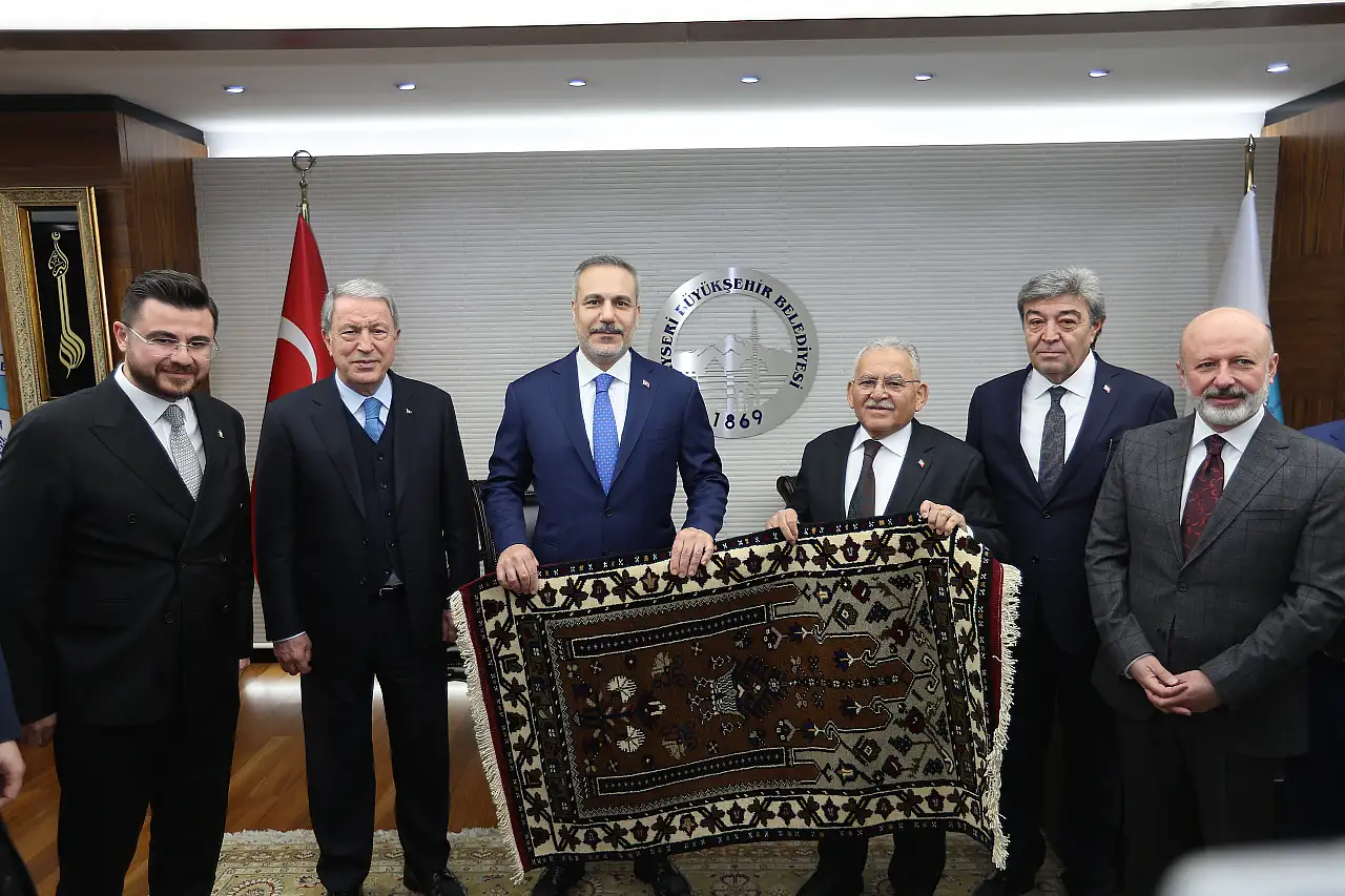 Dışişleri Bakanı Fidan, Valiliği ve Belediyeyi ziyaret etti!