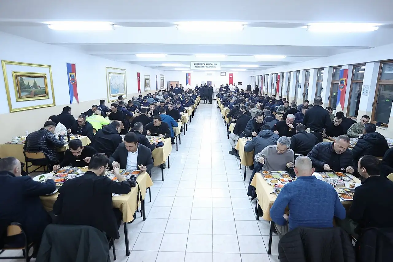 Mehmetçik'in sofrasına bakın kimler misafir oldu