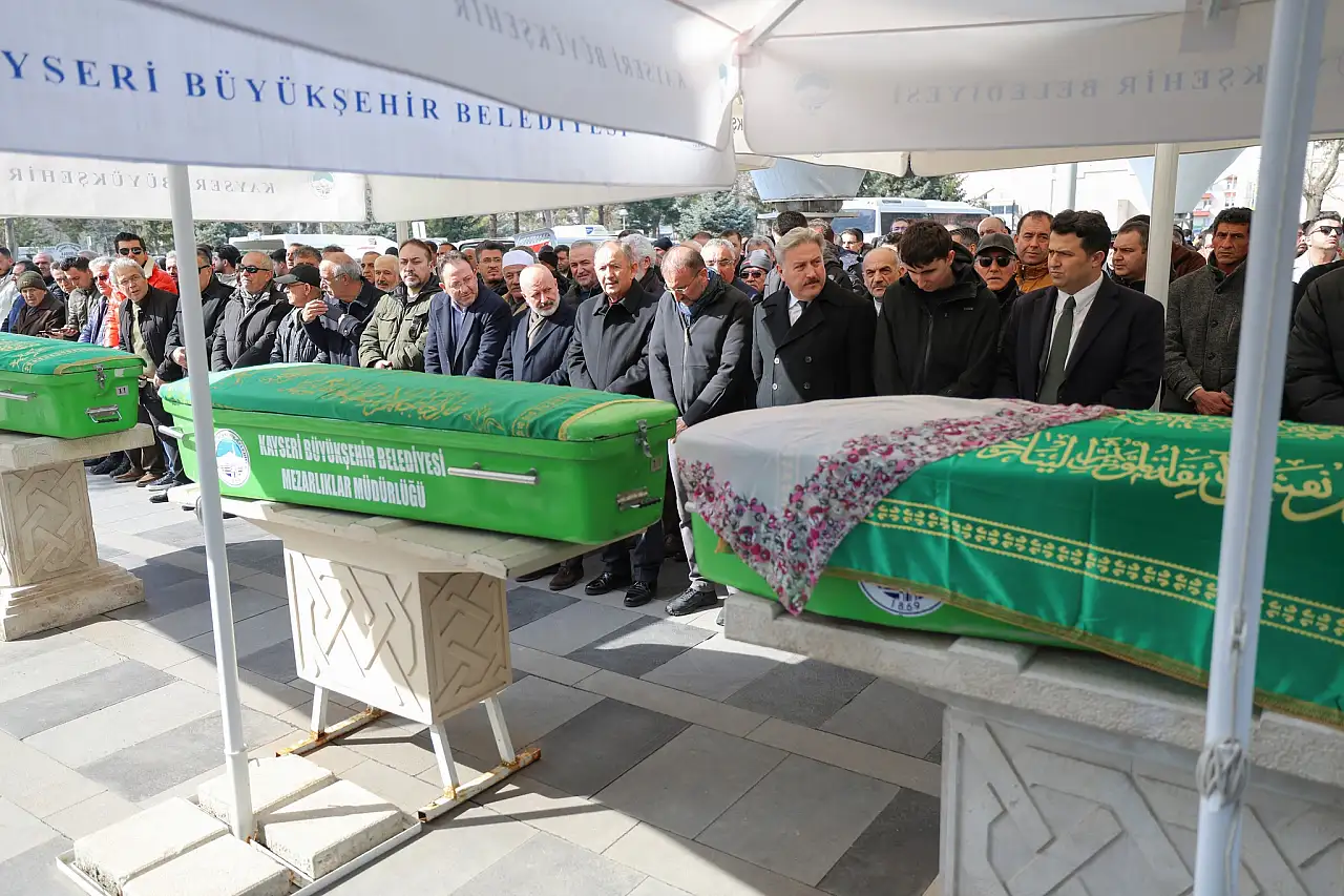 Kayseri'de profesör ve iş insanı toprağa verildi! Cenazeye Özhaseki de katıldı