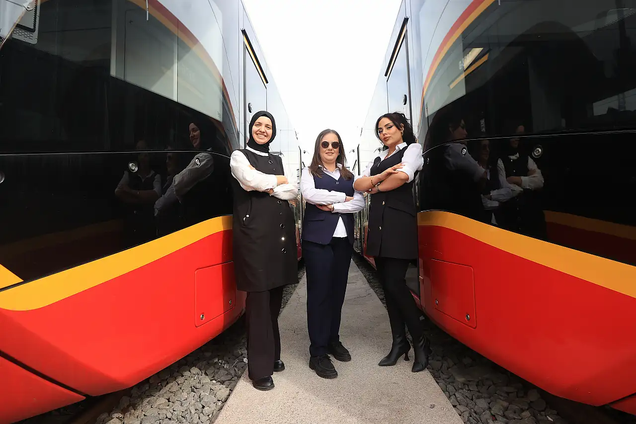 Kayseri'nin kadın vatmanları! Günlük 165 kilometre yol kat ediyorlar