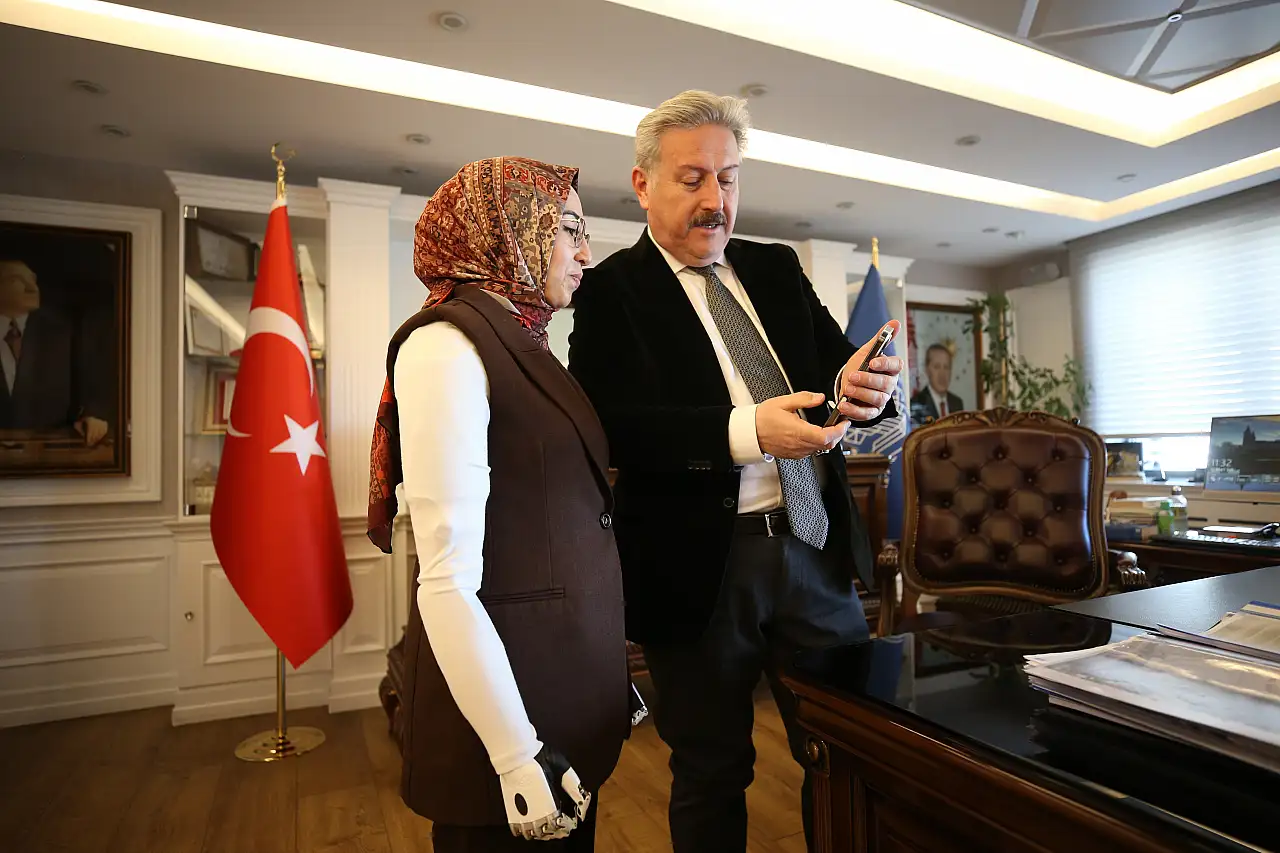 Kayseri'de iki kolunu kaybeden Sevim Nur, biyonik kollarla hayata tutundu