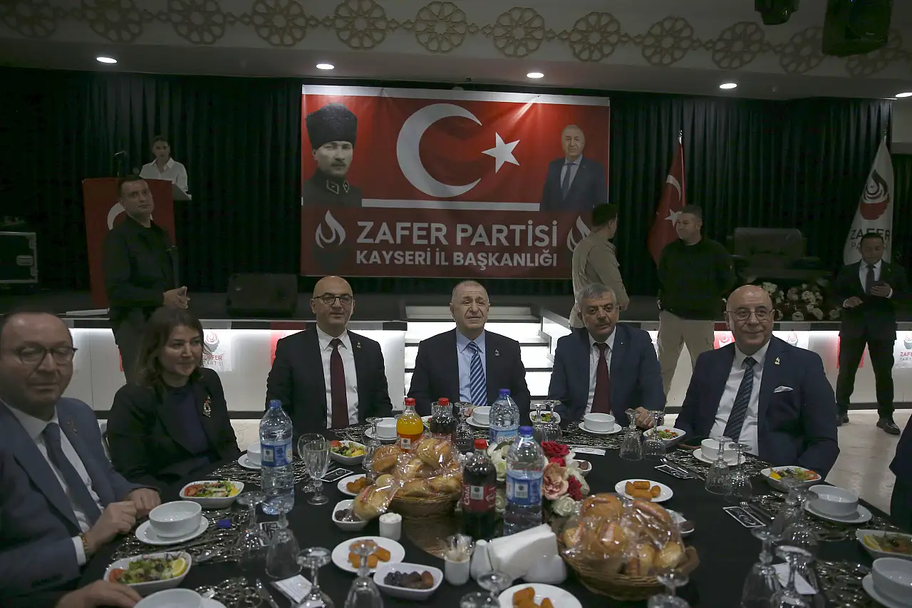 Ümit Özdağ'dan kritik uyarı: Sıra Türkiye'ye gelebilir